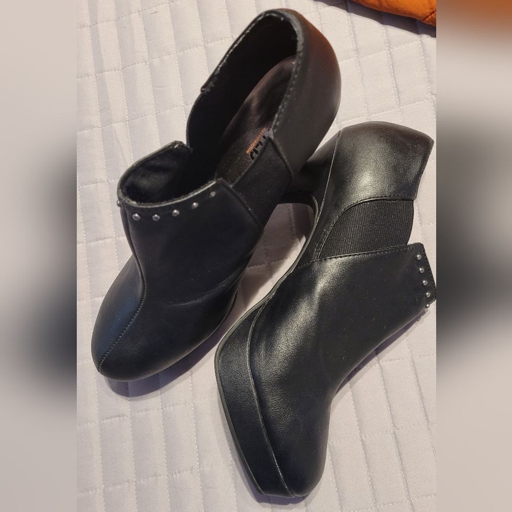 Unlisted womens stelleto bootie. Black size 11. Like new.